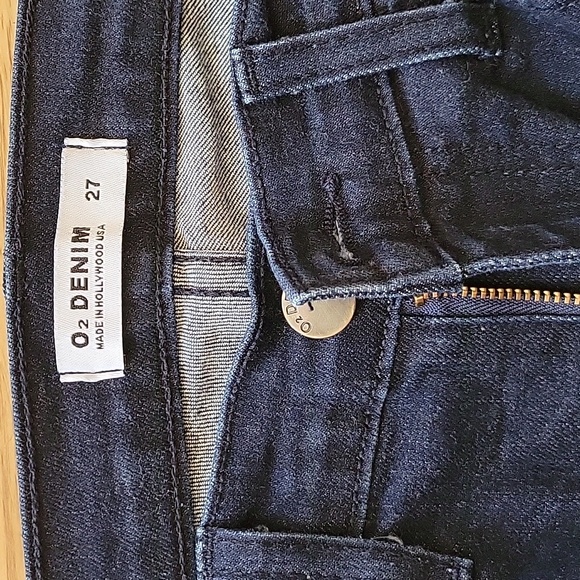 02 Denim. Size 27. Dark wash flare - Picture 3 of 6